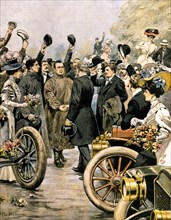 Raid automobile Pékin-Paris, arrivée de la voiture italienne à Saint-Petersbourg avant toutes les autres (1907)