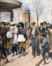 Les femmes en pantalon sont montrées du doigt dans les rues de Paris (1911)