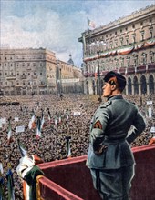Discours du Duce Benito Mussolini sur la Piazza del Duomo à Milan