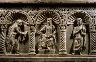 Partie frontale de sarcophage avec représentation de la Traditio Legis