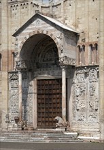 Portail de la basilique San Zeno Maggiore à Vérone