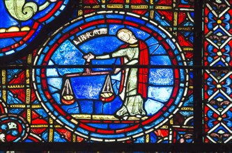 Signe zodiacal de la balance (vitrail de Chartres)