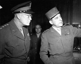 Le général Eisenhower et le général De Lattre de Tassigny (25 novembre 1944)