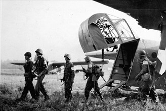U.S airborne infantrymen step briskly out of a glider in Southern France (Aug.15,1944)