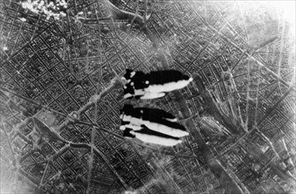 The first bombs expode in Berlin daylight raid