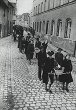 Enterrement des victimes. Neunburg, Allemagne - printemps 1945