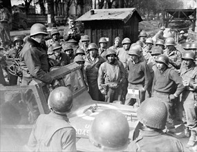 Le lieutenant général Patton remercie les ingénieurs. (22 mars 1945)