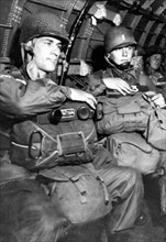Parachutistes américains en route vers la Hollande (17 septembre 1944)