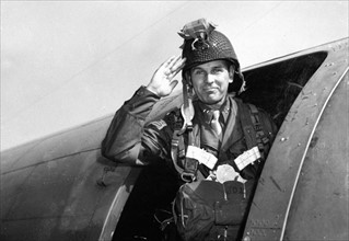 Major général Maxwell D. Taylor  en Angleterre le 17 septembre 1944.