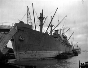 Un "Liberty" dans le port d'Antwerp (Belgique) 13 février 1945/