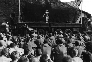 U.S troops entertained in France (Summer 1944)