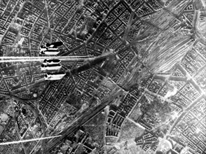 Les bombardiers américaines assaillent Berlin (Allemagne) le 3 février 1945.