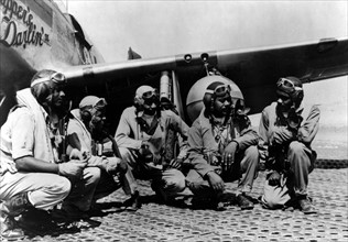 A group of Blacks pilots in Italy (1944)