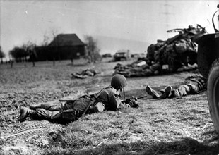Les troupes aéroportées américaines atterrissent à l'Est du Rhin. (24 mars 1945)