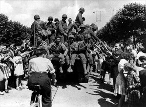 Paris welcomes U.S troops (France) August 25, 1944