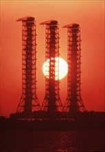 Le soleil se lève sur le Centre spatial JFK (Floride) 1963
