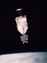 Photo du module de commande Apollo en orbite terrestre prise du vaisseau Soyouz (Juillet 1975)