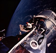 Apollo 9. Astronaute David Scott en activité extravéhiculaire (6 mars 1969)