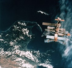 Vue de MIR à partir de la navette STS 76 (23 mars 1996)