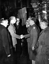 Le Prince Charles de Belgique en visite officielle à Anvers.
(1945)
