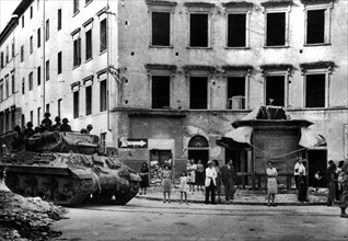 Les troupes américaines entrent à Leghorn, en Italie.
(19 juillet 1944)