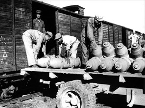 U.S. soldiers load bombs in China (1944)