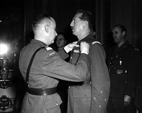 Lt. Gen. Kopanski, of the Polish Army, pins the "Order Virtuti" on French General Joseph Koenig in Paris (France) December 17, 1944