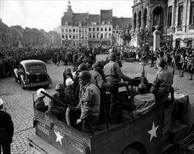 Police militaire américaine à Maastricht, aux Pays-Bas.
(21 mars 1945)
