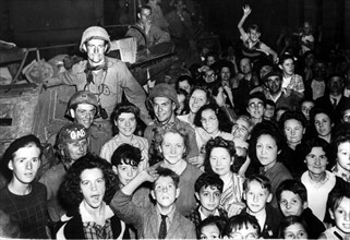 Soldats américains à Dreux.
(18 août 1944)