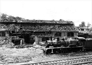 Dépôt ferroviaire d'Alençon bombardé par les Américains.
(14 août 1944)