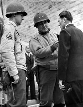 American General honors French patriot in Verdun (France) Sept.1944