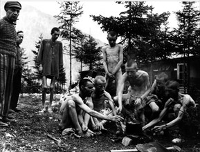 Libération du camp de concentration d'Ebensee, en Autriche.
(1945)