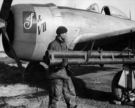 Equipement d'un P-47 "Thunderbolt" en France.
(Janvier 1945)