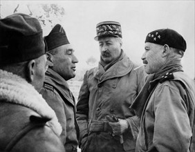 Chefs militaires français en conférence en Italie.
 (30 janvier 1944)