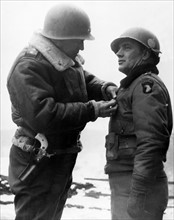 Brig. General Mac Auliffe receives D.S.C (Belgium- Dec.29, 1944)