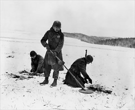 Détection des mines ennemies en Allemagne.
 (31 décembre 1944)