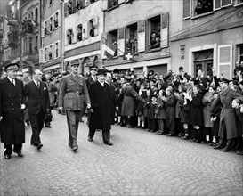 Le général de Gaulle visite les villes alsaciennes libérées.
 (Février 1945)