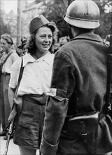 Une jeune Française des F.F.I. à Chartres.
 (Août 1944)