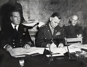 Signature de la victoire à Reims, le 7 mai 1945.
