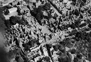 Photo aérienne de Vire après sa libération.
 (7 août 1944)