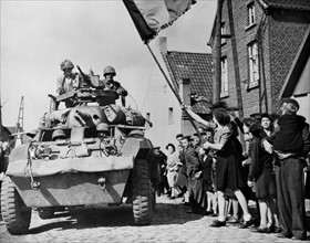 Les Belges accueillent les Américains à Rongy. (Septembre 1944)