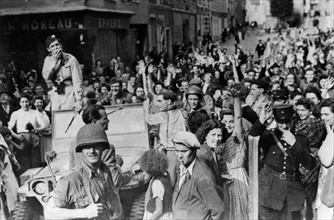 Des patriotes français affluent à Rostrenen. 
(Août 1944)
