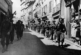 Laval (France) welcomes American troops (August 6, 1944)