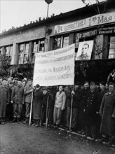 Les Russes libérés célèbrent  le 1er Mai  à Hemer, en Allemagne. (1945)