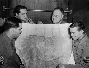 Quatre G.I's en route vers Paris le 7 décembre 1944
