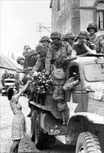 Flowers for the liberators of Chartres,  August 1, 1944