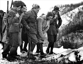 Des soldats italiens se battent contre les Allemands en Italie,  7 avril  1944