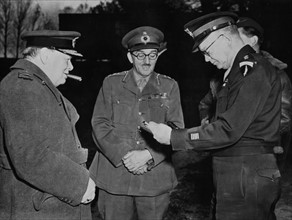 Les chefs Alliés en conversation en France, automne 1944