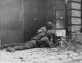 Mitrailleuse américaine à Aachen, 15 octobre 1944