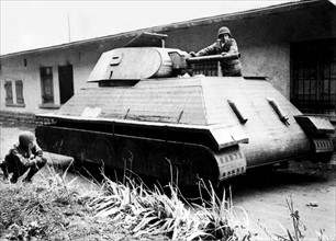 Tank allemand en bois près de Molsheim, automne 1944